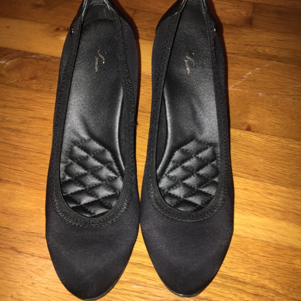 Vera Wang black wedge heels